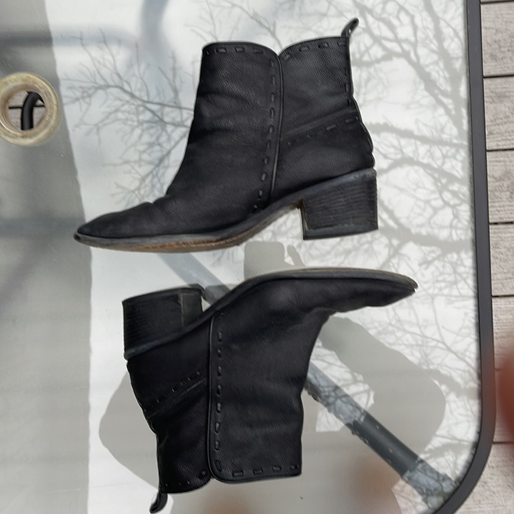 Donald Pliner black leather boots size 10